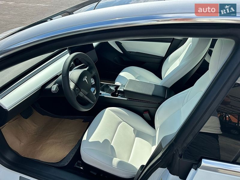 Седан Tesla Model 3 2019 в Луцке
