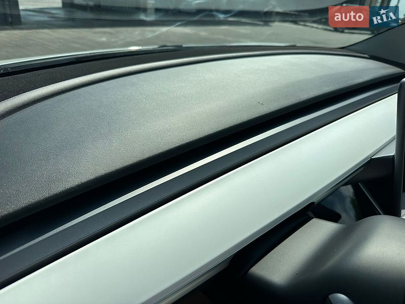 Седан Tesla Model 3 2019 в Луцке