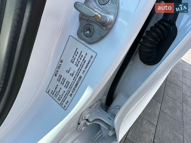 Седан Tesla Model 3 2019 в Луцке