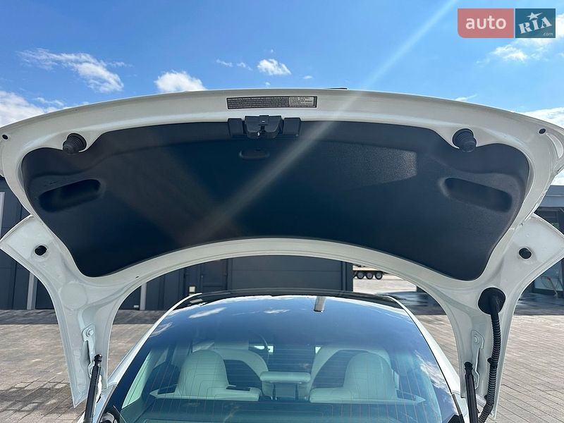 Седан Tesla Model 3 2019 в Луцке