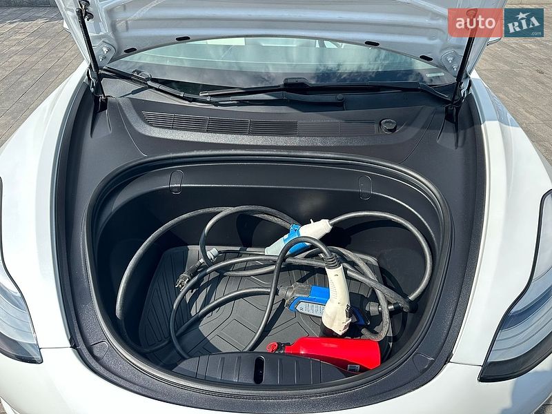 Седан Tesla Model 3 2019 в Луцке