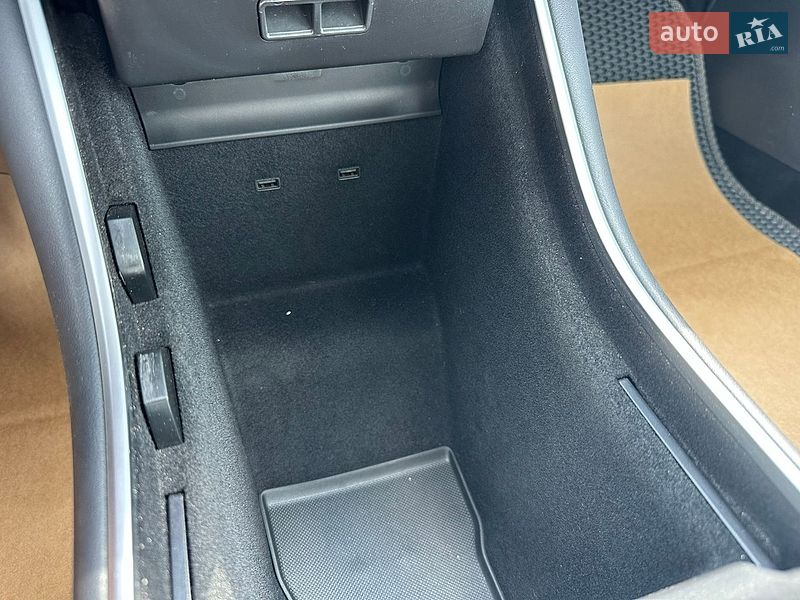 Седан Tesla Model 3 2019 в Луцке