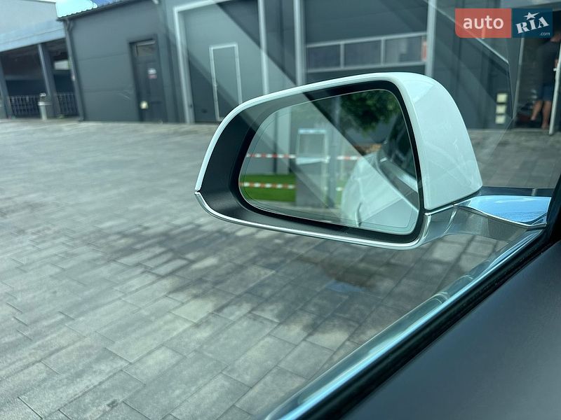 Седан Tesla Model 3 2019 в Луцке