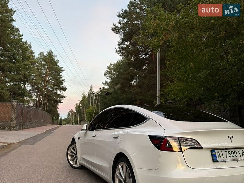 Седан Tesla Model 3 2018 в Калиновке