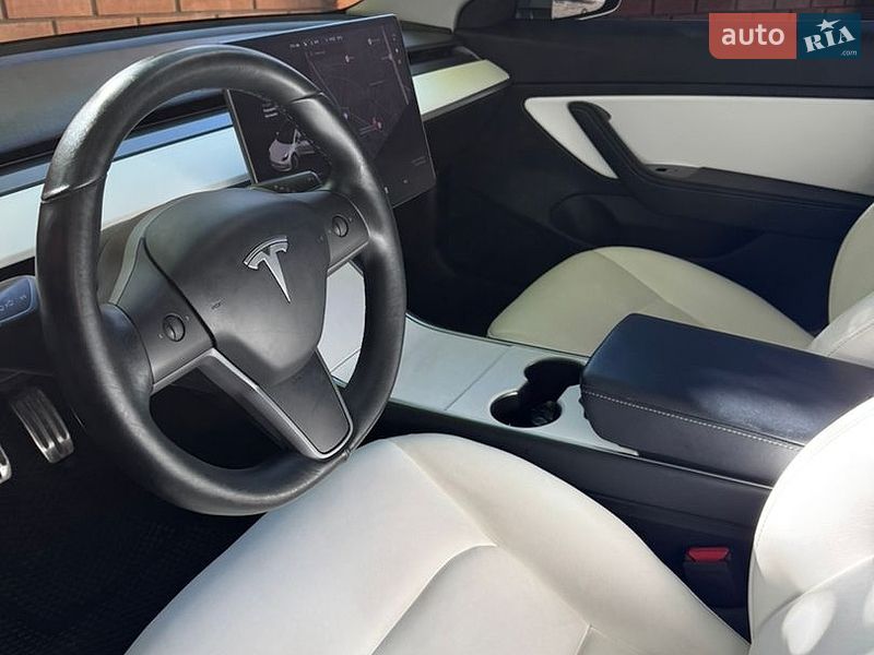 Седан Tesla Model 3 2018 в Калиновке
