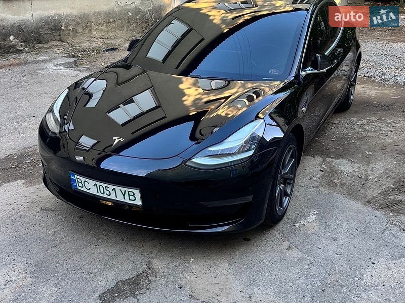 Седан Tesla Model 3 2019 в Дрогобыче