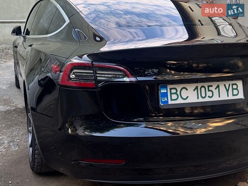 Седан Tesla Model 3 2019 в Дрогобыче