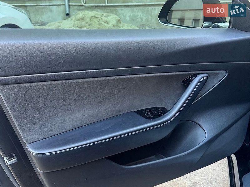 Седан Tesla Model 3 2019 в Дрогобыче