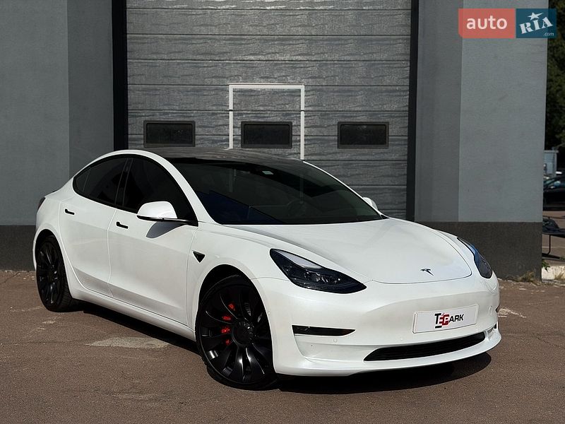Седан Tesla Model 3 2022 в Киеве