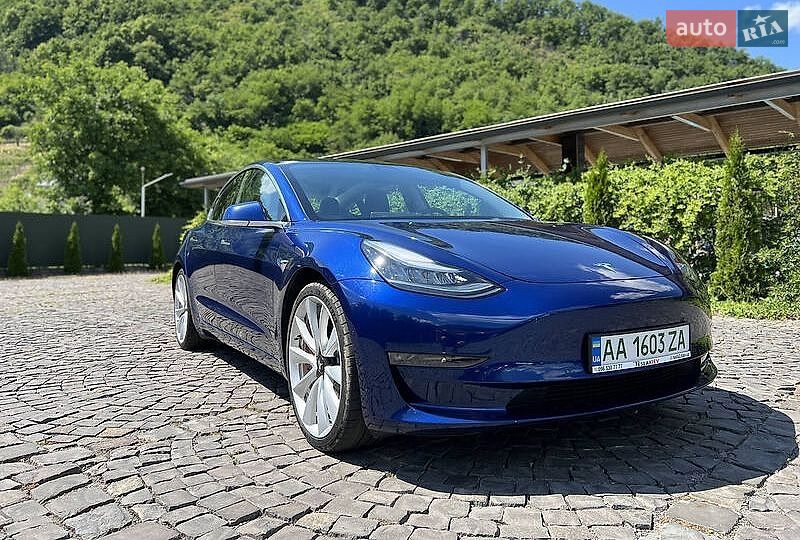 Tesla Model 3, фото из объявления
