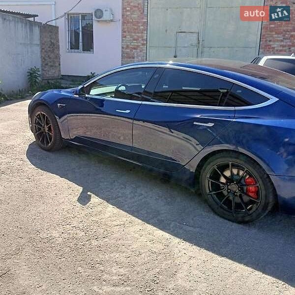 Седан Tesla Model 3 2019 в Львове