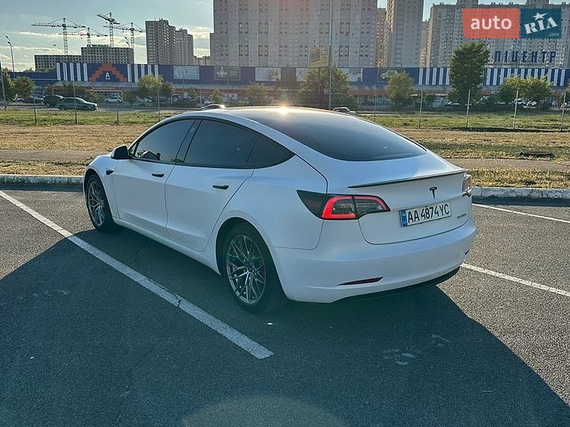 Седан Tesla Model 3 2022 в Києві