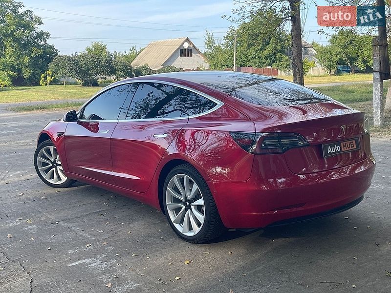 Седан Tesla Model 3 2019 в Новій Водолагі