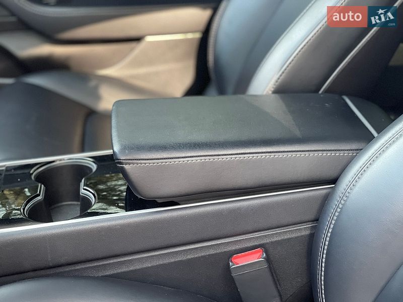 Седан Tesla Model 3 2019 в Новій Водолагі