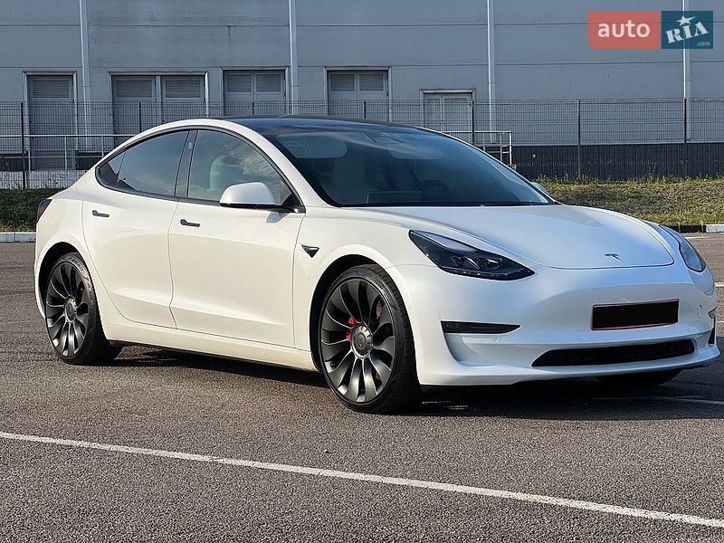 Седан Tesla Model 3 2022 в Ровно