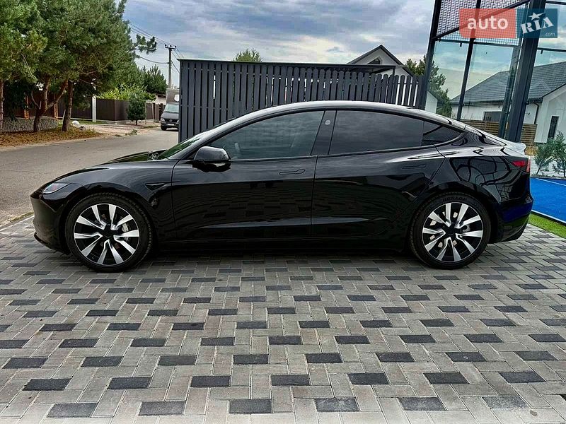 Седан Tesla Model 3 2024 в Києві
