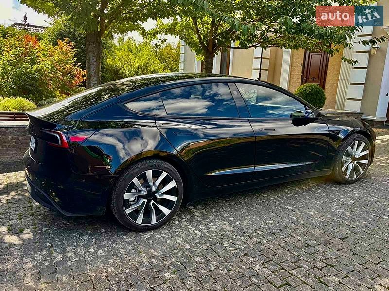 Седан Tesla Model 3 2024 в Києві