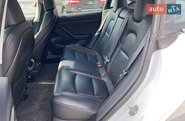 Седан Tesla Model 3 2020 в Львове