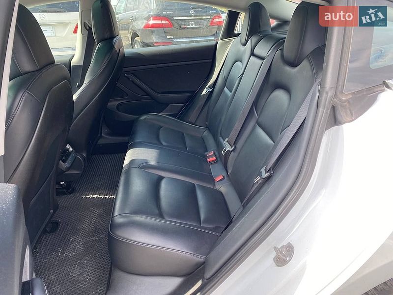 Седан Tesla Model 3 2020 в Львове