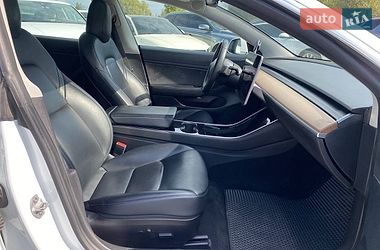 Седан Tesla Model 3 2020 в Львове