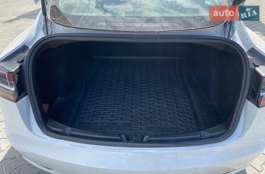 Седан Tesla Model 3 2020 в Львове