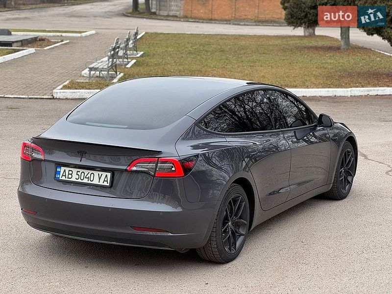 Седан Tesla Model 3 2018 в Львове