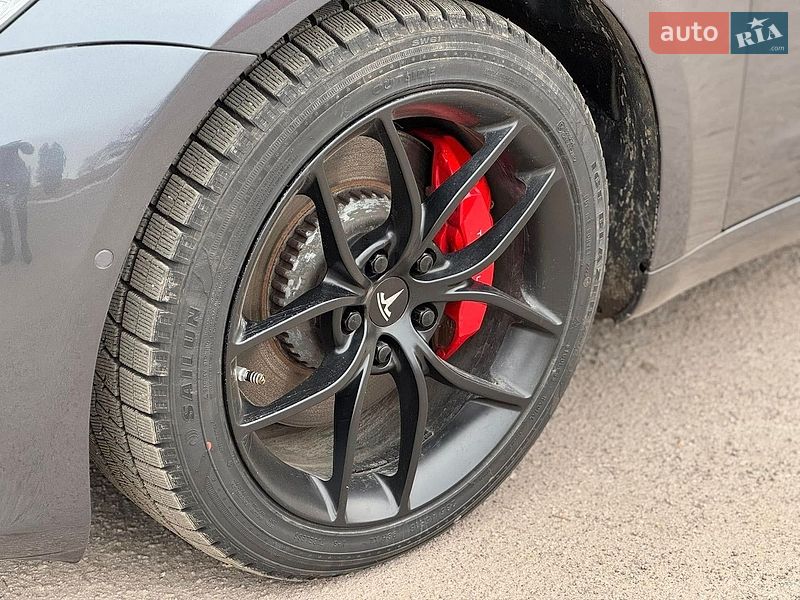 Седан Tesla Model 3 2018 в Львове