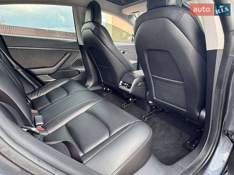 Седан Tesla Model 3 2020 в Вінниці