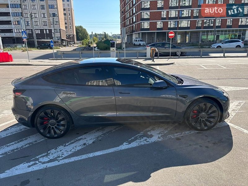 Седан Tesla Model 3 2023 в Киеве