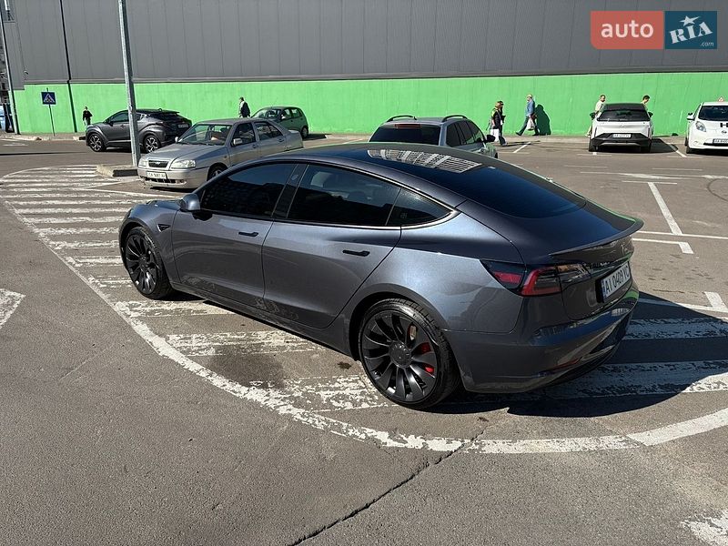 Седан Tesla Model 3 2023 в Киеве