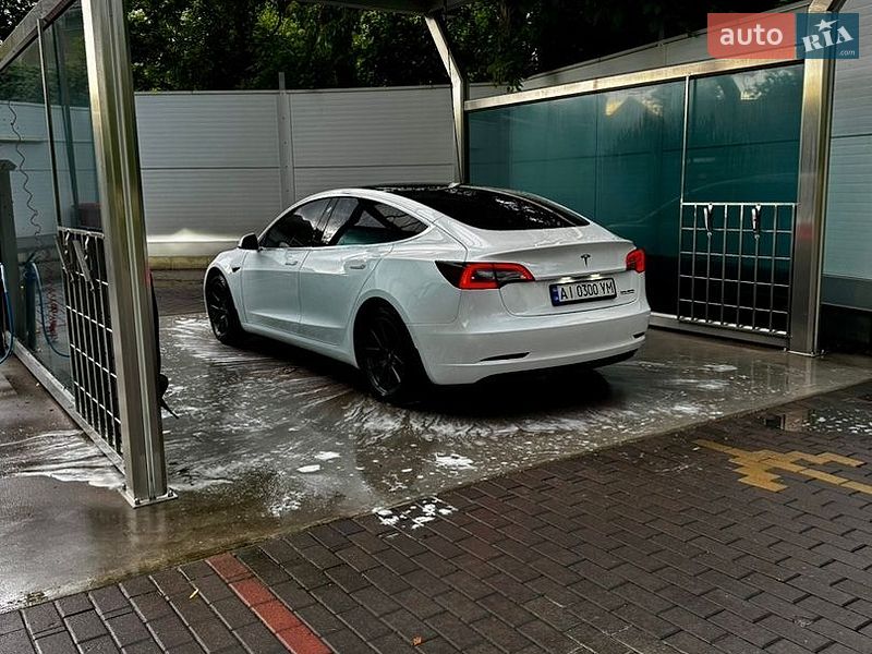 Седан Tesla Model 3 2019 в Киеве