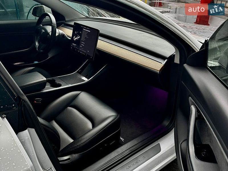 Седан Tesla Model 3 2019 в Киеве