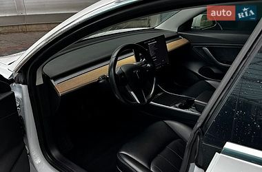 Седан Tesla Model 3 2019 в Киеве