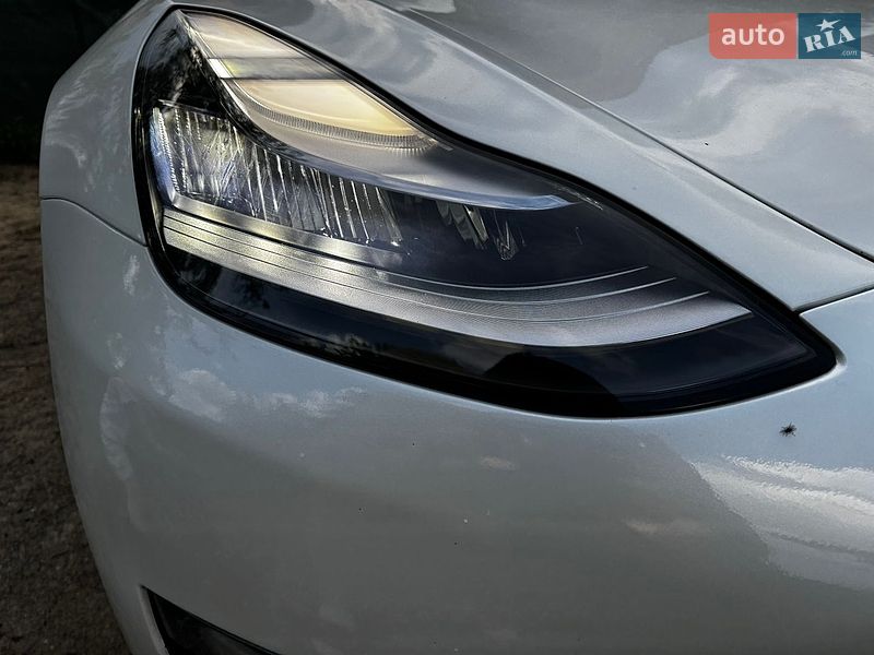 Седан Tesla Model 3 2019 в Киеве