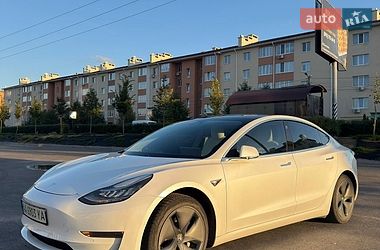 Седан Tesla Model 3 2020 в Киеве
