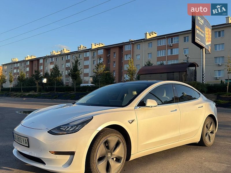 Седан Tesla Model 3 2020 в Киеве