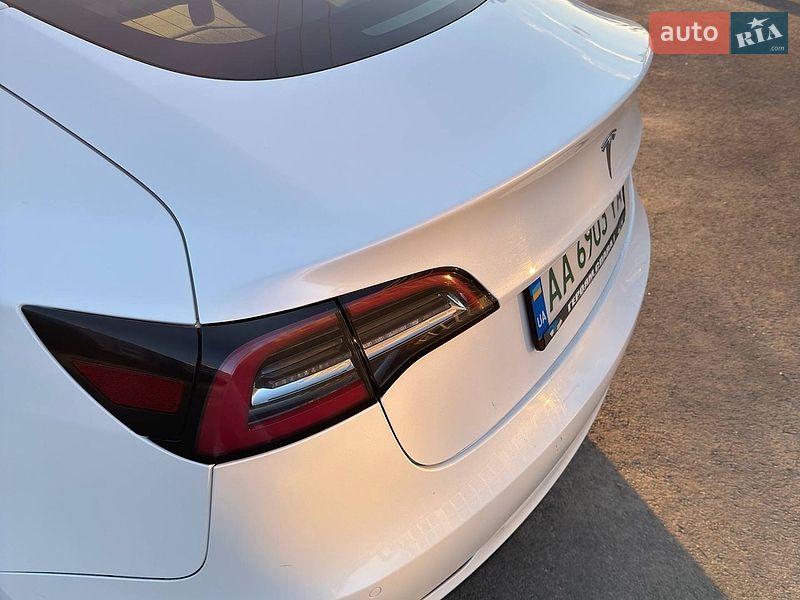 Седан Tesla Model 3 2020 в Киеве