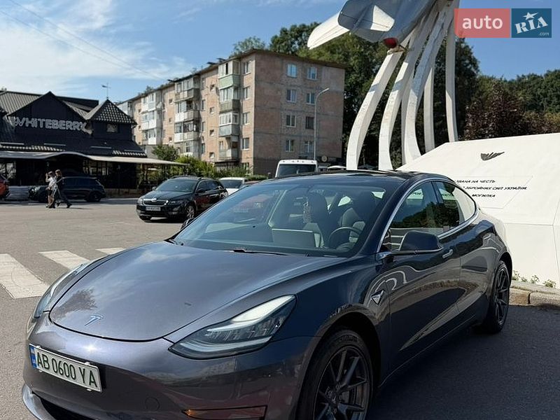 Седан Tesla Model 3 2020 в Виннице