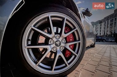 Седан Tesla Model 3 2023 в Черкассах