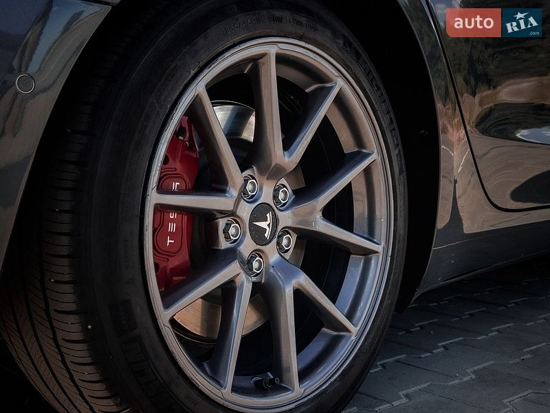 Седан Tesla Model 3 2023 в Черкассах