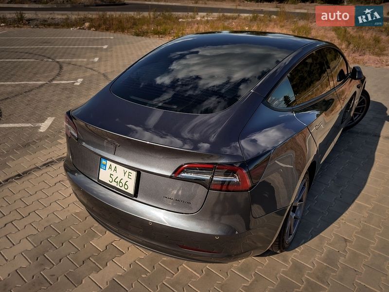 Седан Tesla Model 3 2023 в Черкассах