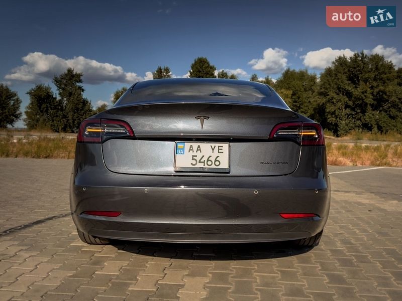 Седан Tesla Model 3 2023 в Черкассах