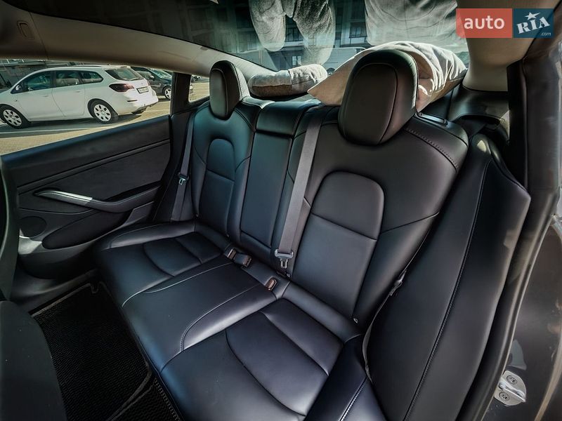 Седан Tesla Model 3 2023 в Черкассах