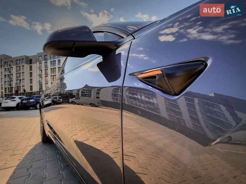 Седан Tesla Model 3 2023 в Черкассах