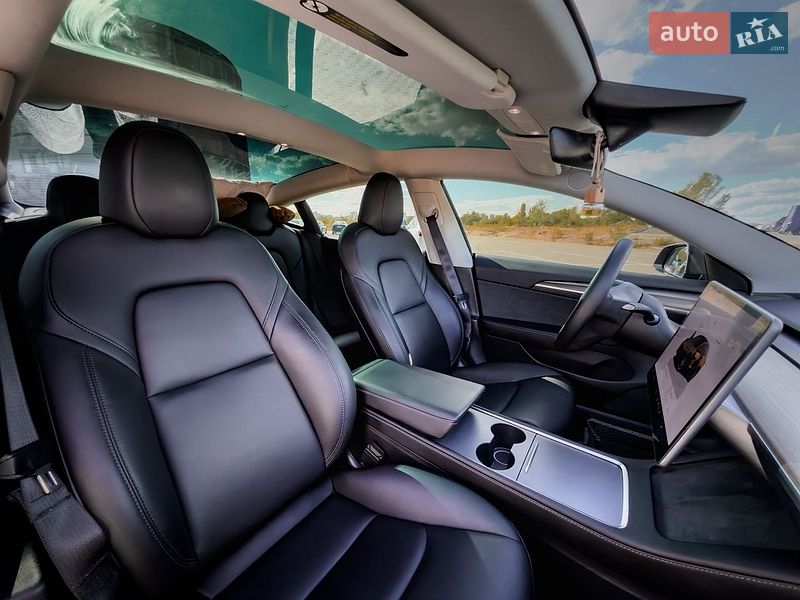 Седан Tesla Model 3 2023 в Черкассах