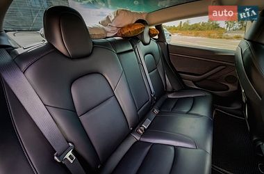 Седан Tesla Model 3 2023 в Черкассах