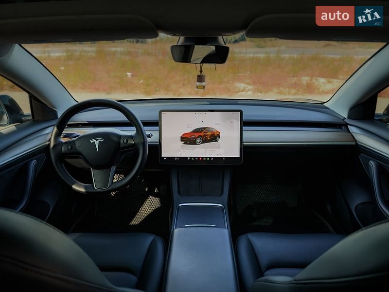 Седан Tesla Model 3 2023 в Черкассах