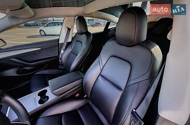 Седан Tesla Model 3 2023 в Черкассах