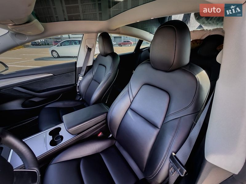 Седан Tesla Model 3 2023 в Черкассах