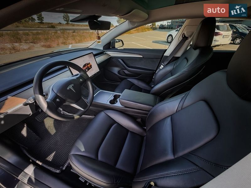Седан Tesla Model 3 2023 в Черкассах